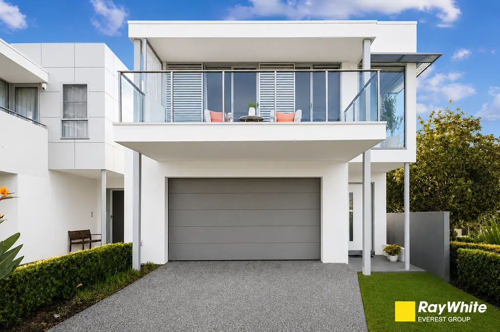 Norwest 4 Slaapkamer Resort-Style Luxury in the Heart of Norwest