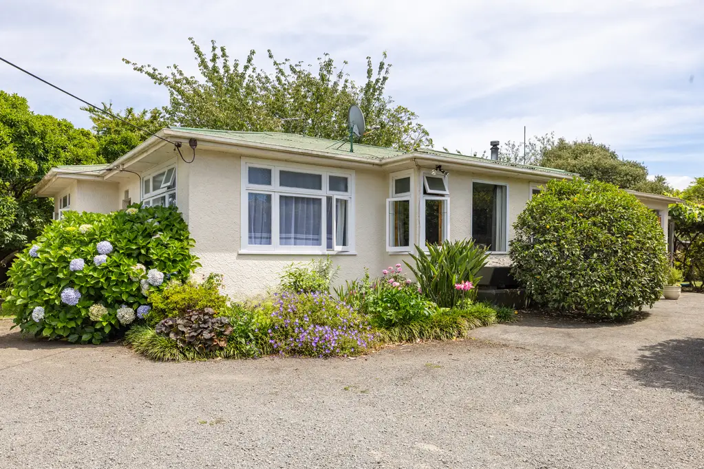 Masterton 3Kwarto Home with Land - Over 2000m2 of Opportunity!
