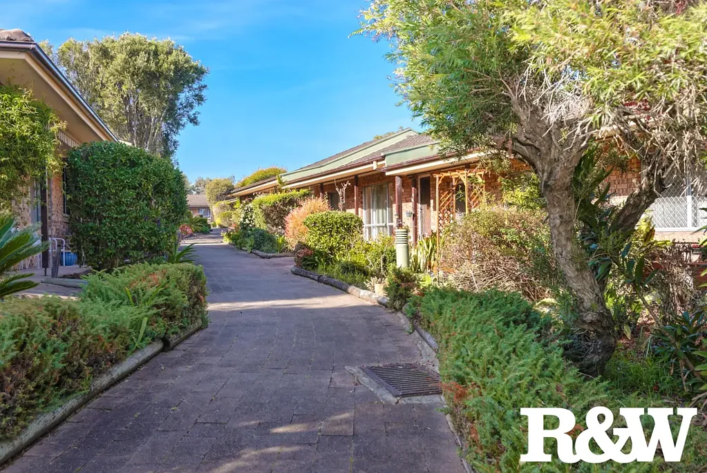 Rooty Hill 2房 带顶露台 双卧砖房 现代厨卫 木地板庭院 步行便利 UNDER OFFER BY COLIN MACKENZIE