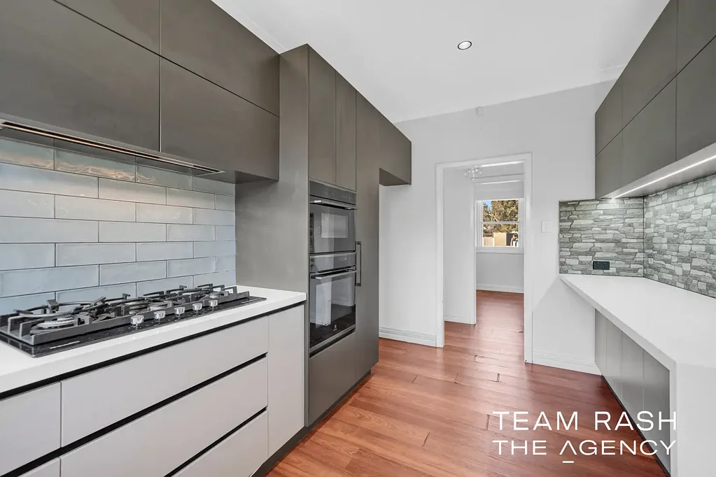 Cloverdale 3 Bedroom Dual Potential - Live , Rent , or Build in Cloverdale !