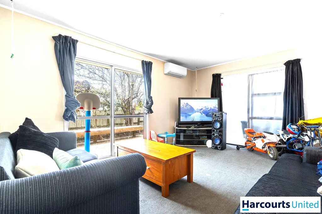 Clendon Park 3chambre Charming First Home with minor Do-up Potential