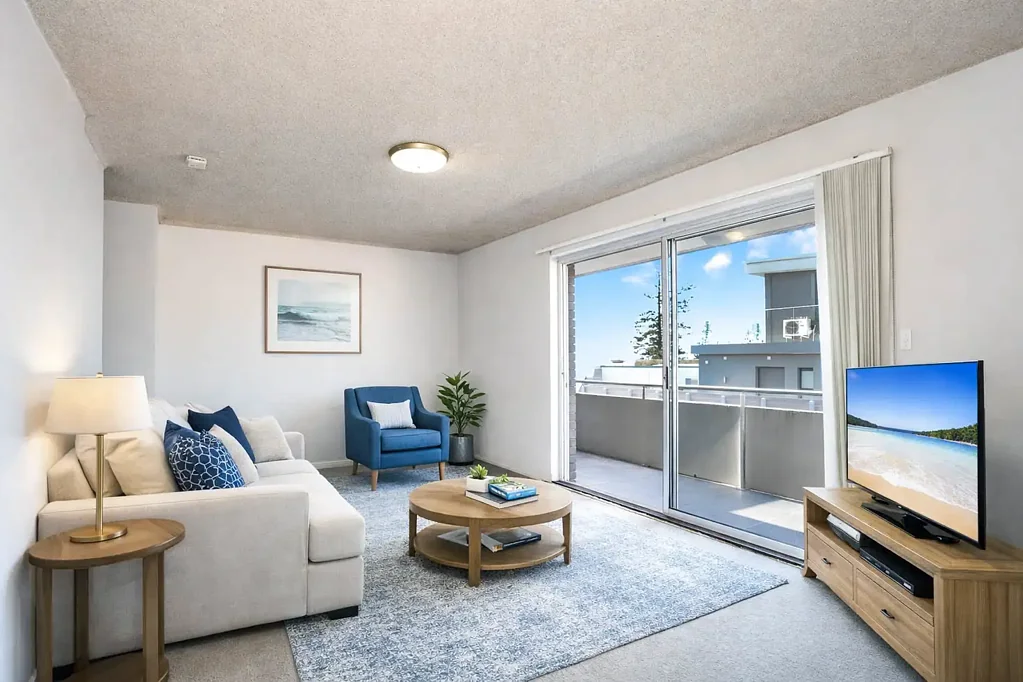 PERFECT 1 BEDROOM SPACE STEPS TO THE BEACH!