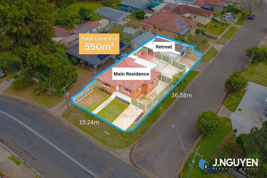 Canley Vale 5房 街角地块550平米 宽敞3卧 独立休息区 灵活用途 靠近学校 交通便捷 Renovated Brick Beauty + Retreat on 550m² Corner Block