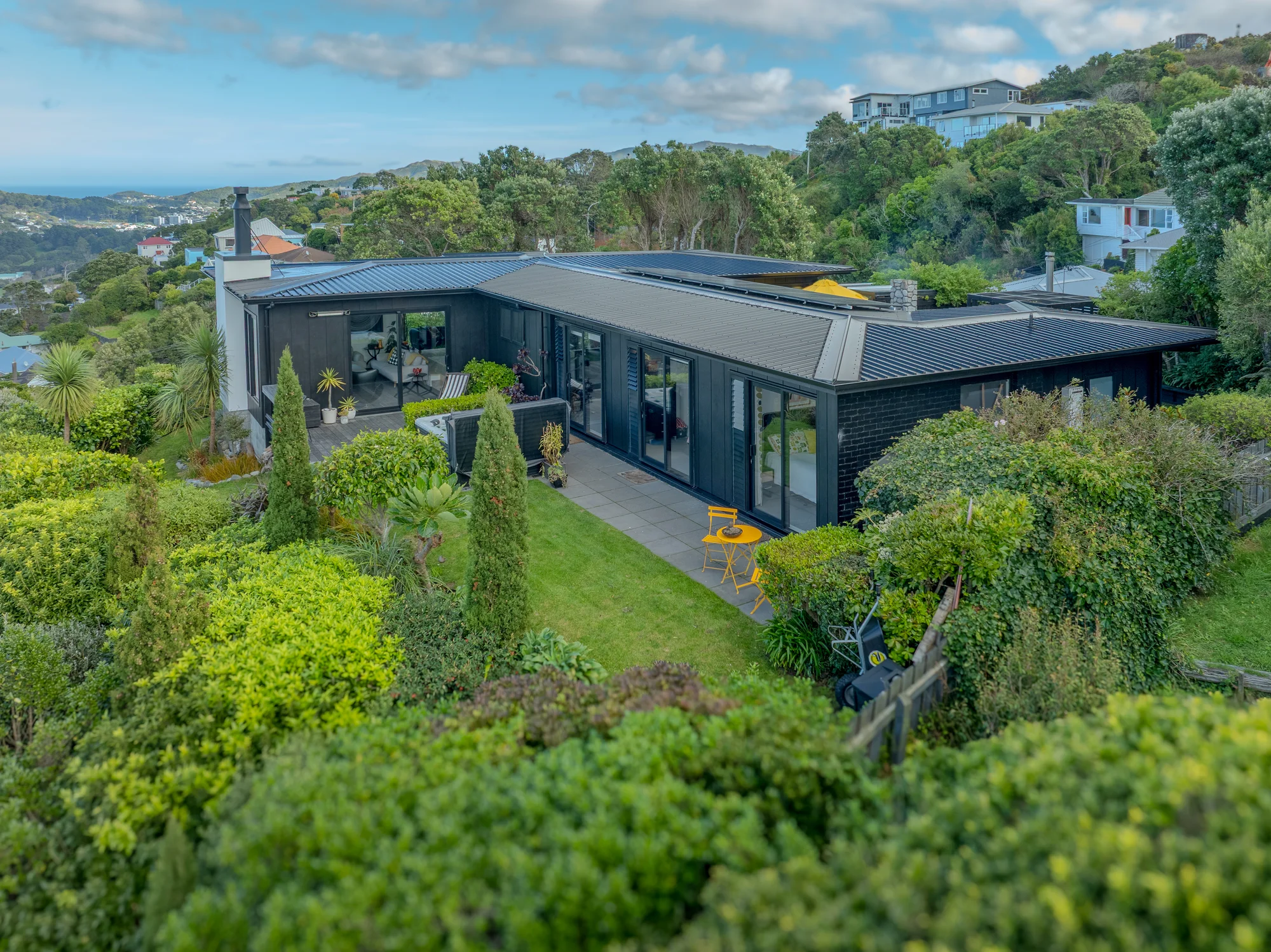 Roseneath 4Habitaciones MID-CENTURY SOUL. MODERN LIVING. UNMATCHED VIEWS.