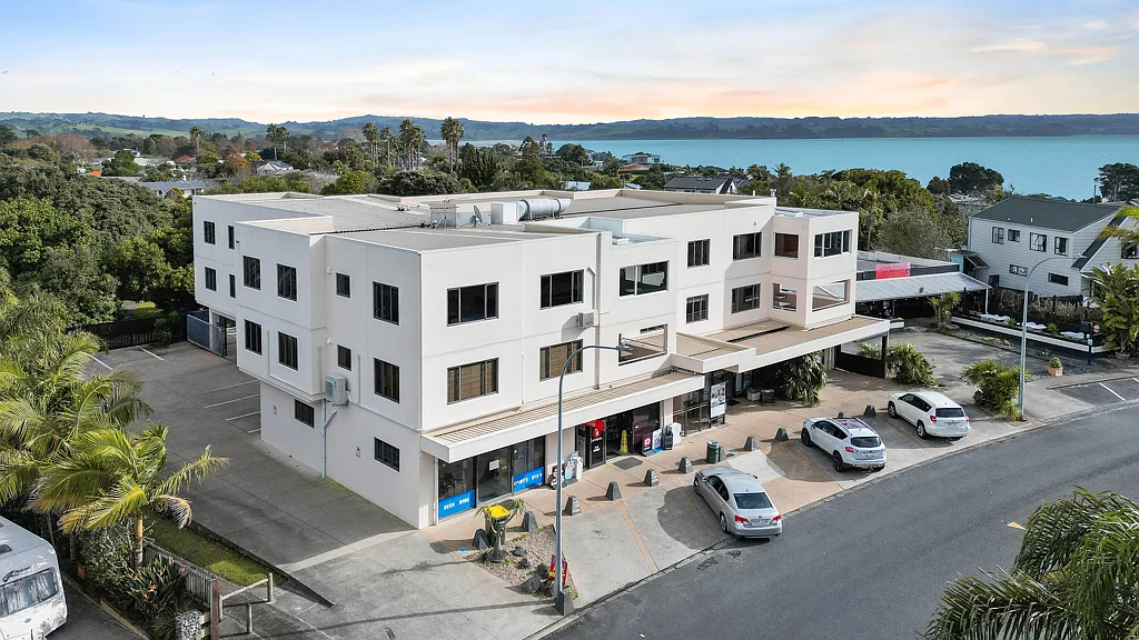 Clarks Beach 3房  Stunning Spacious Seaview Apartment!