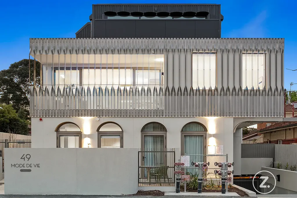 Brighton 2部屋 A Rare First-Floor Sanctuary in Bayside's Most Exclusive Address