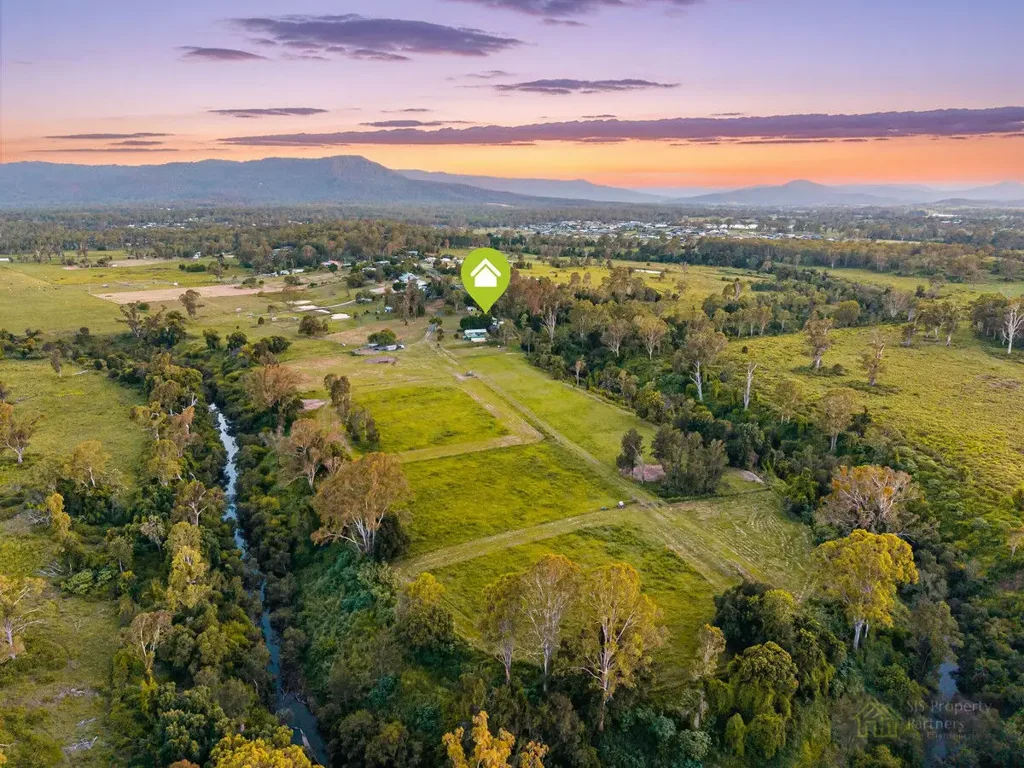 Tamborine 7房  Acreage Paradise for Multigenerational Living – Riverfront • Multiple Homes • Horse Facilities • 25.15 Acres