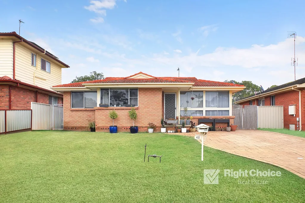 42 Laurel Street, Albion Park Rail, NSW 2527