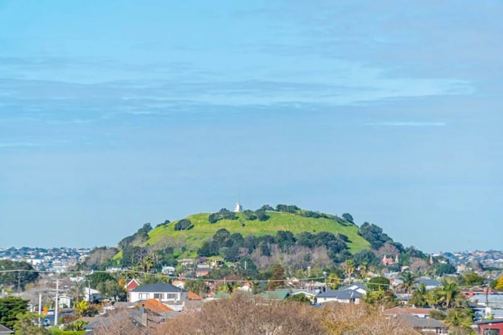 Belmont 3कमरा Urgent - Vendor Says Sell! 4 freehold homes remain