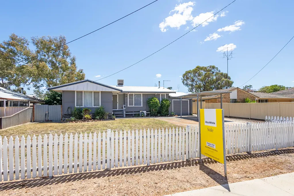 10 Dix Street, Moora, WA 6510