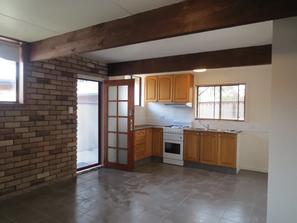 2 BEDROOM GRANNY FLAT - rent includes electricity and water