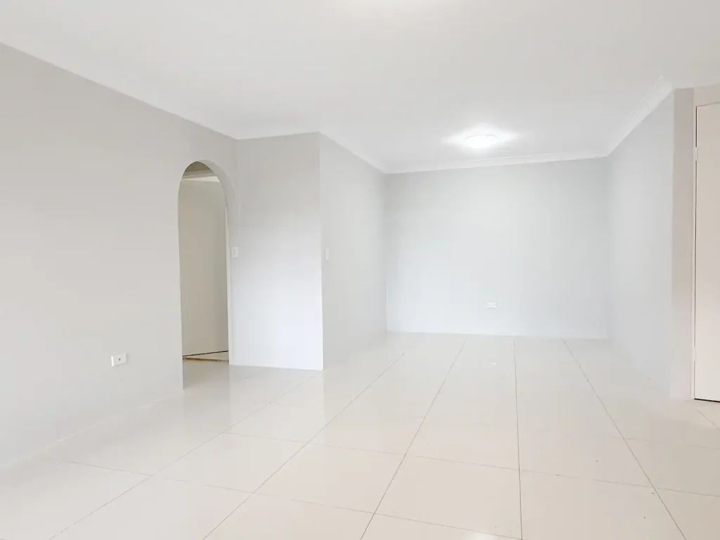 Stylish 2- Bedroom Unit-5 minutes' walk to Metro /Train Station