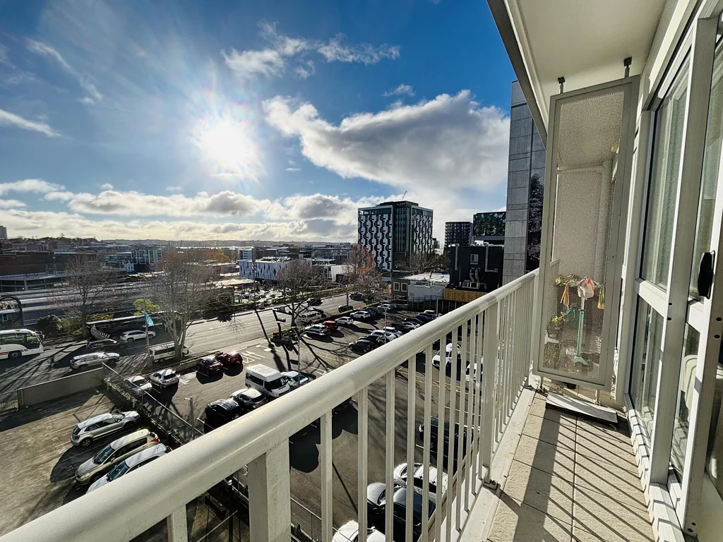 Two Bedroom Apartment In Nelson Street