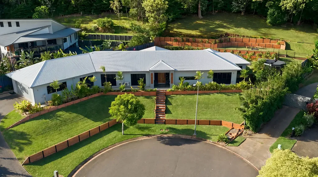 Trinity Beach 4房  Private, Elevated Near New Home with Spectacular Mountain Views and Lap Pool