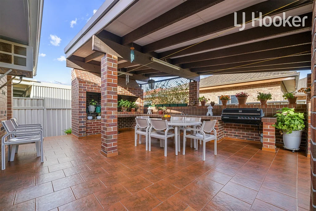 17 ST KILDA ST, St Johns Park, NSW 2176