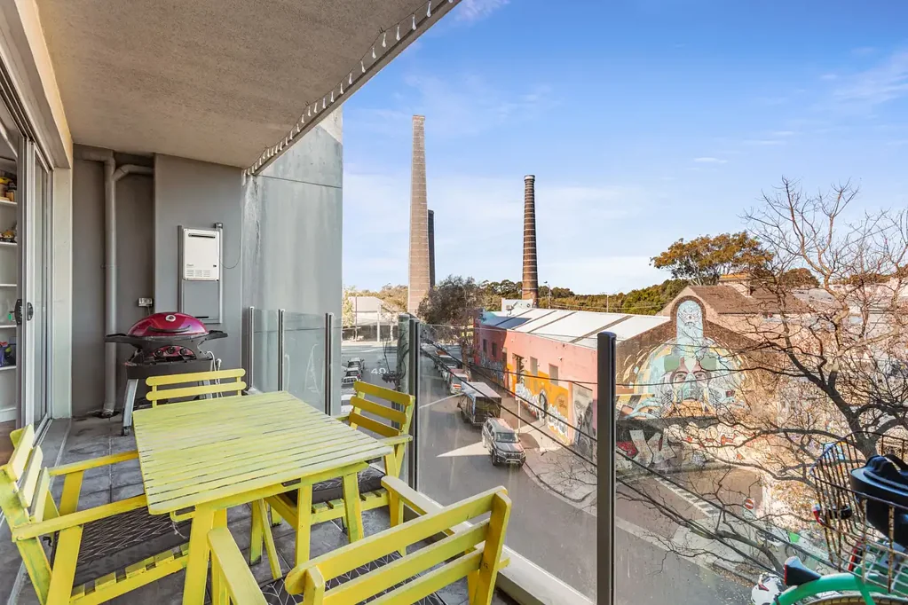 Stylish Apartment with Balcony & Parking in Ultra Convenient Location!