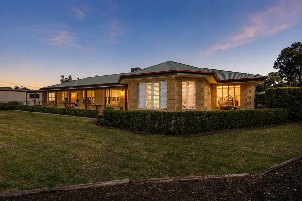Lake Albert 4房  A Rare Lifestyle Opportunity in the Heart of Lake Albert