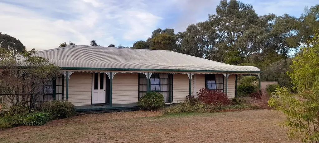 Country Living Close to Town – 3-Bedroom Home