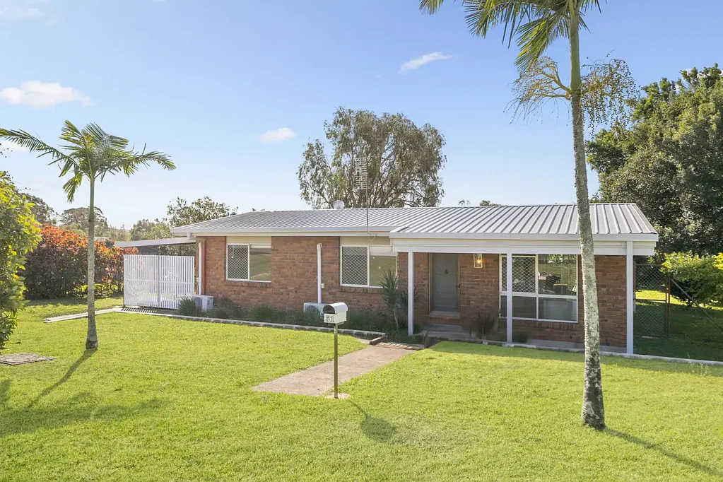 Brighton 3Kwarto 911M2 BLOCK WITH A FULLY RENOVATED LOWSET HOME ONLY 1KM TO THE BEACH!!!