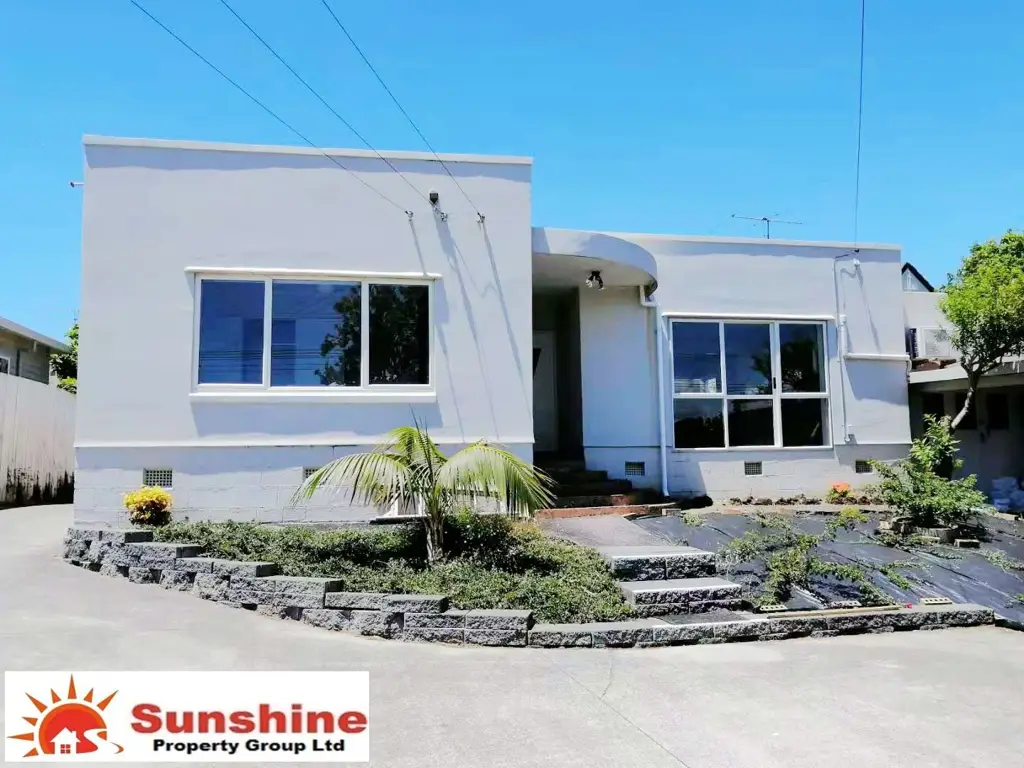 This fully renovated 3 bedrooms 1 bathroom property