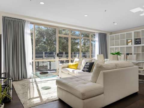 Three Bedrooms with Carpark in Shortlands