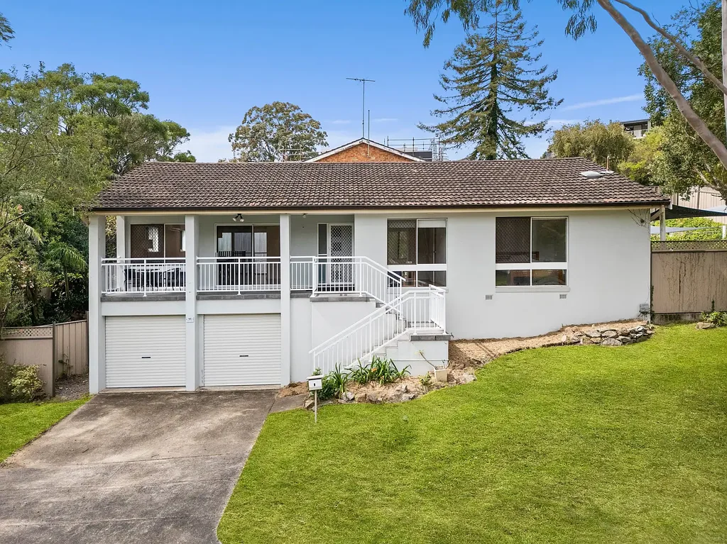 Connells Point 4 Slaapkamer Modern Family home in Sought After Location
