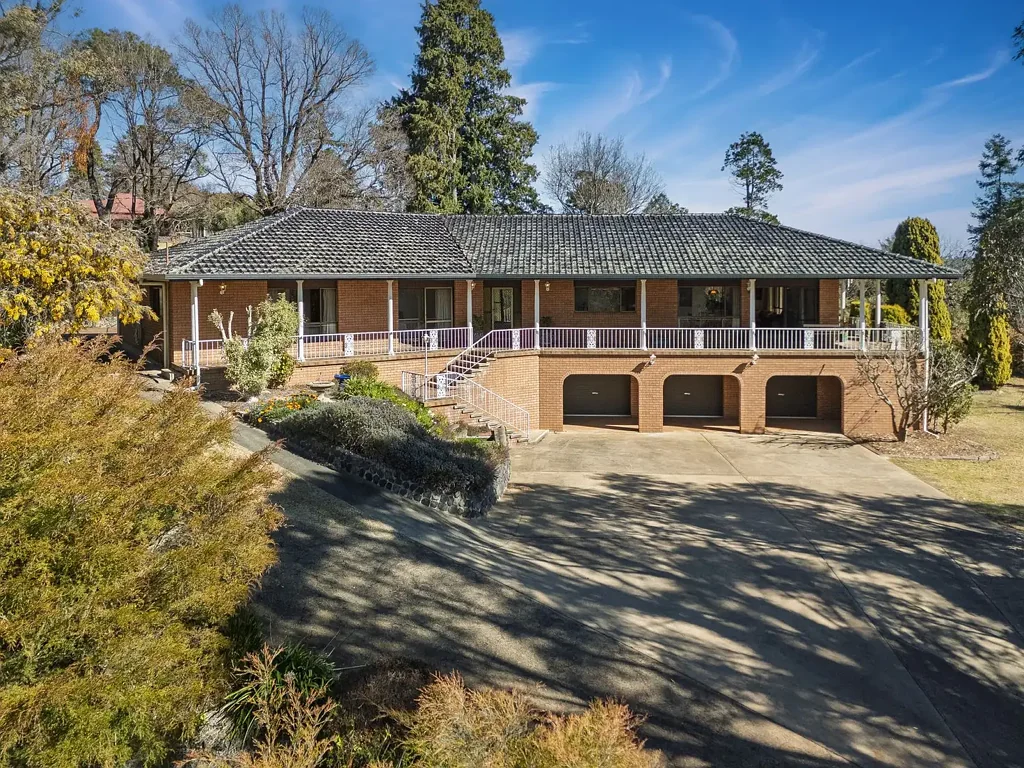 26 Bishop Crescent, Armidale, NSW 2350