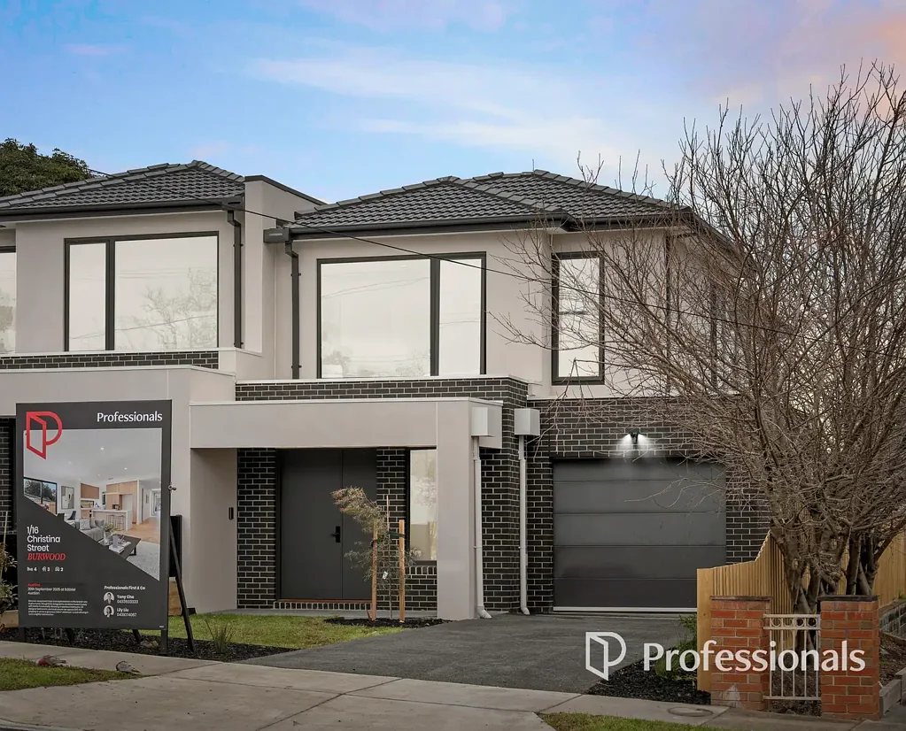 Burwood 4ਬੈੱਡਰੂਮ Experience the Pinnacle of Contemporary Living