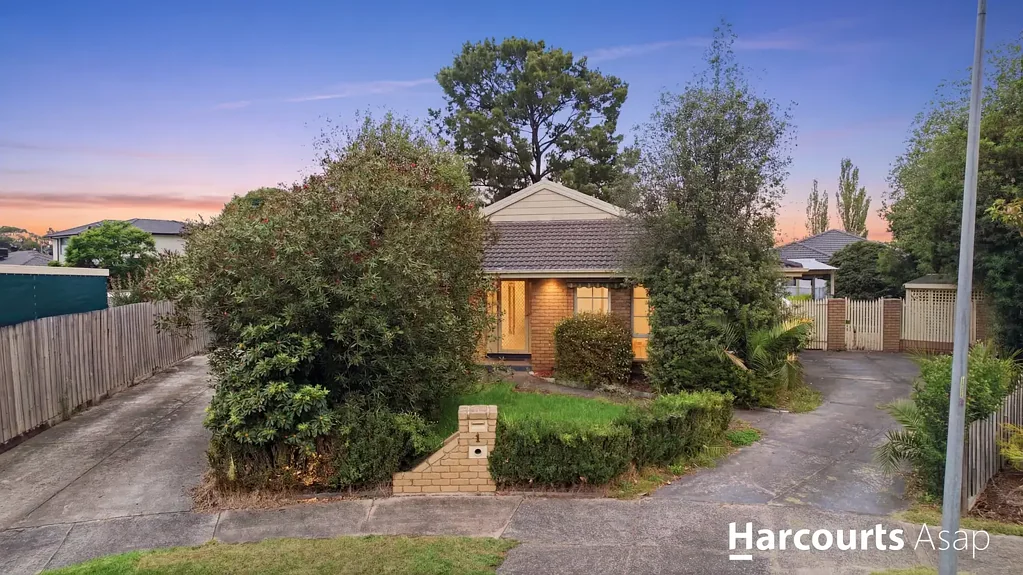 Narre Warren 3房 Narre Warren CBD近邻 西门广场1.5公里 宽敞开敞式客餐厨 厨房奢华实用 巨大后院空间 主卧带内浴 家庭浴缸独立厕 全年舒适冷暖 优质木地板 Rare Multi-Dwelling Opportunity in Prime Narre Warren Location!