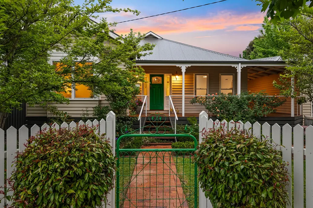 Benalla 5chambre Impressive Family Home with Pool, Bungalow & Endless Charm