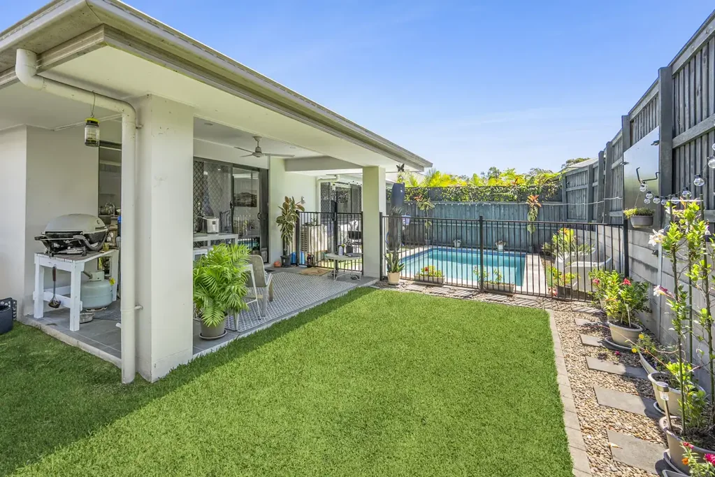 Pimpama 4房  Resort-Style Living in Gainsborough Greens – Family Home with Pool