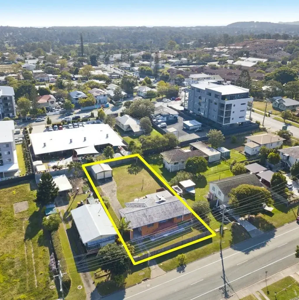 Beenleigh 3ਬੈੱਡਰੂਮ INVEST, DEVELOP OR ADD VALUE - 1,004M2 BLOCK WITH APARTMENT ZONING