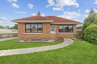 Papatoetoe 2 Bedroom Rare Brick & Tile Gem - Spacious & Move-In Ready