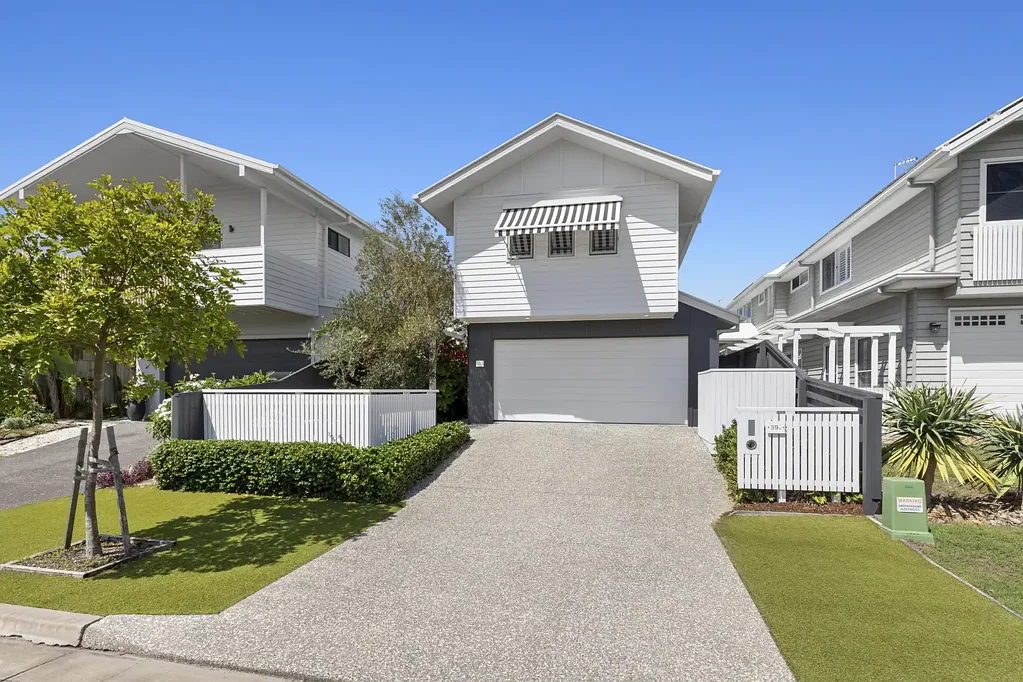 Kingscliff 4chambre Elevated Coastal Living - A Rare Beachside Opportunity