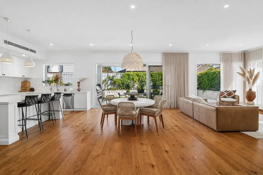 IMMACULATE HOME WITH LUXURIOUS AMENITIES, PERFECT FOR ENTERTAINING