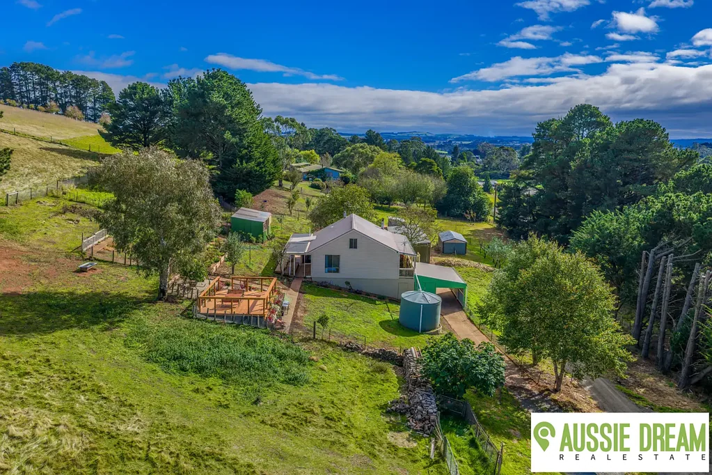 Gordon 2Zimmer A Tightly Held Country Sanctuary with Soul, Space and Sweeping Views Across Gordon
