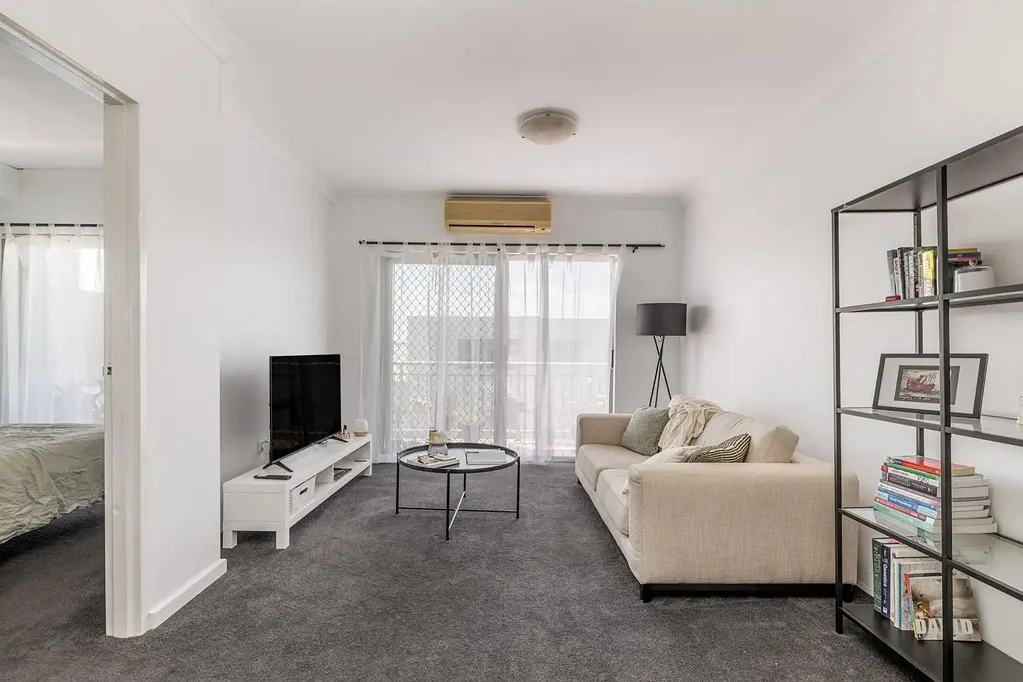 Spacious One-Bedroom Apartment with a Study