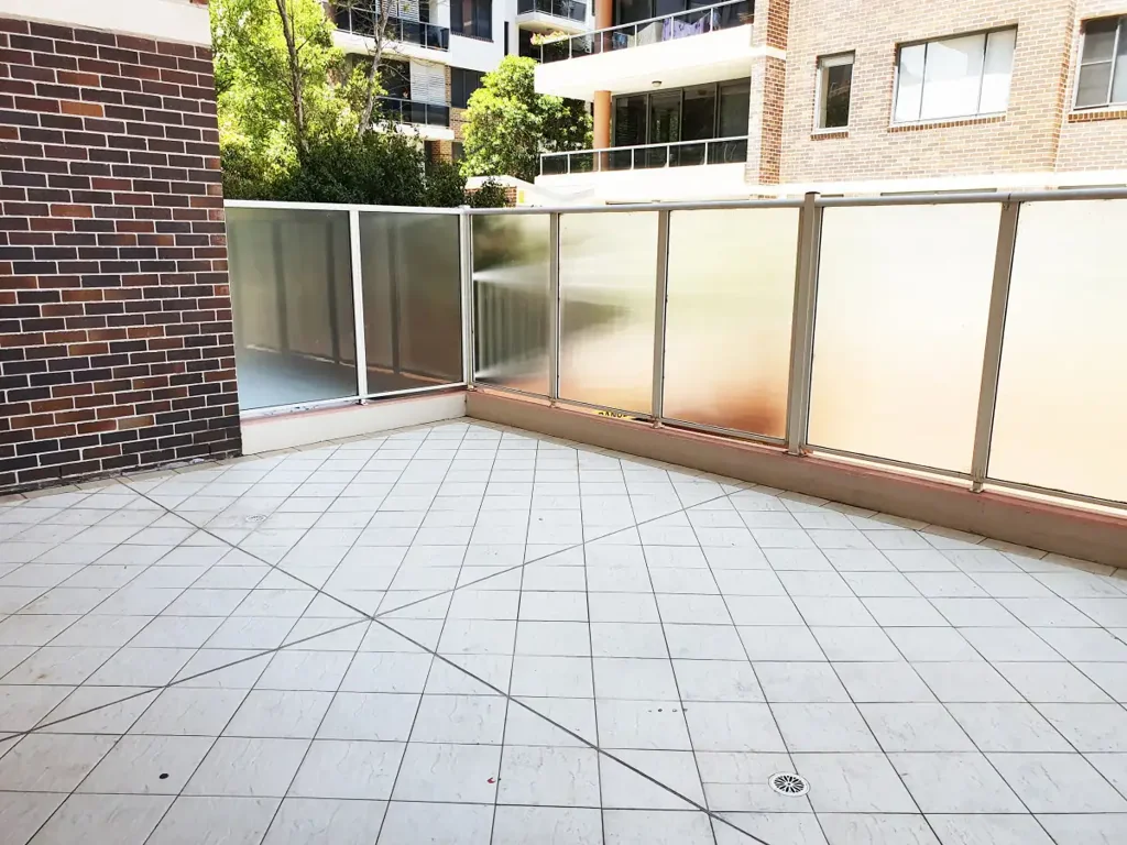 ONE BEDROOM PLUS STUDY