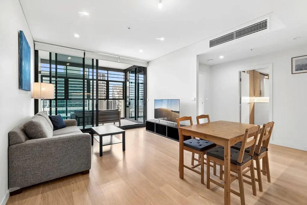 STYLISH ONE-BEDROOM APARTMENT IN THE PRESTIGIOUS YORK & GEORGE | Furnished