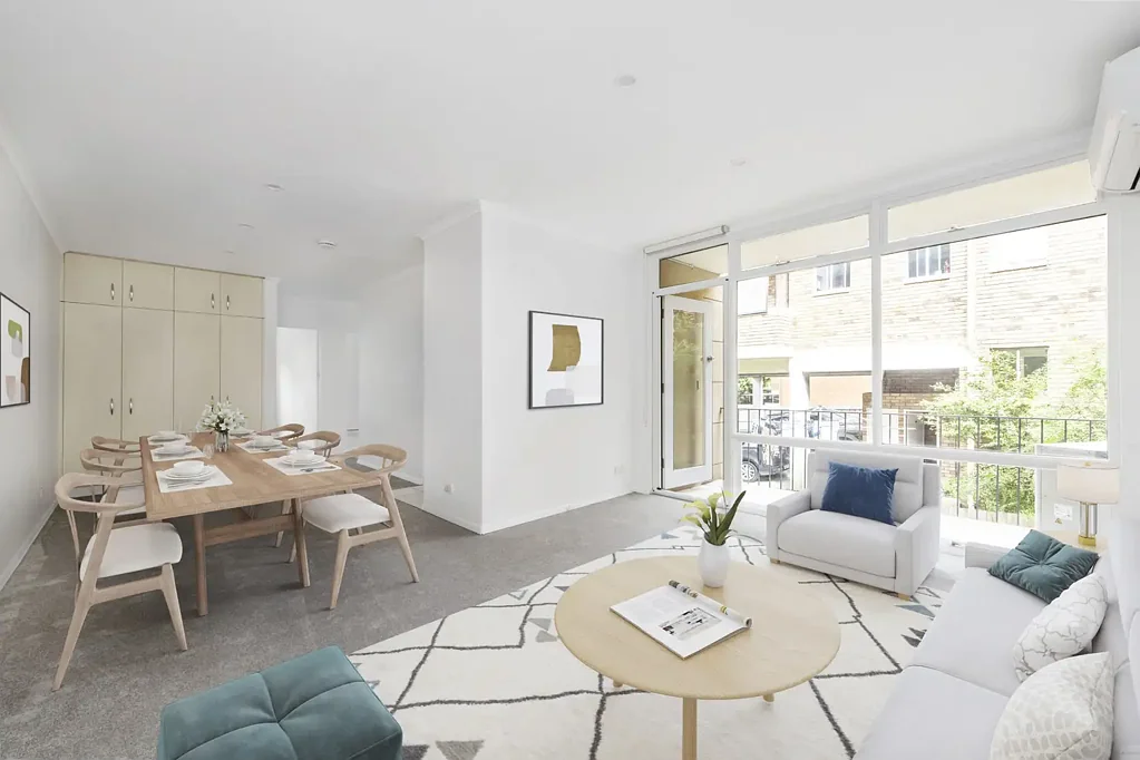 Well presented first floor apartment features easy-care interiors and a comfortable floorplan