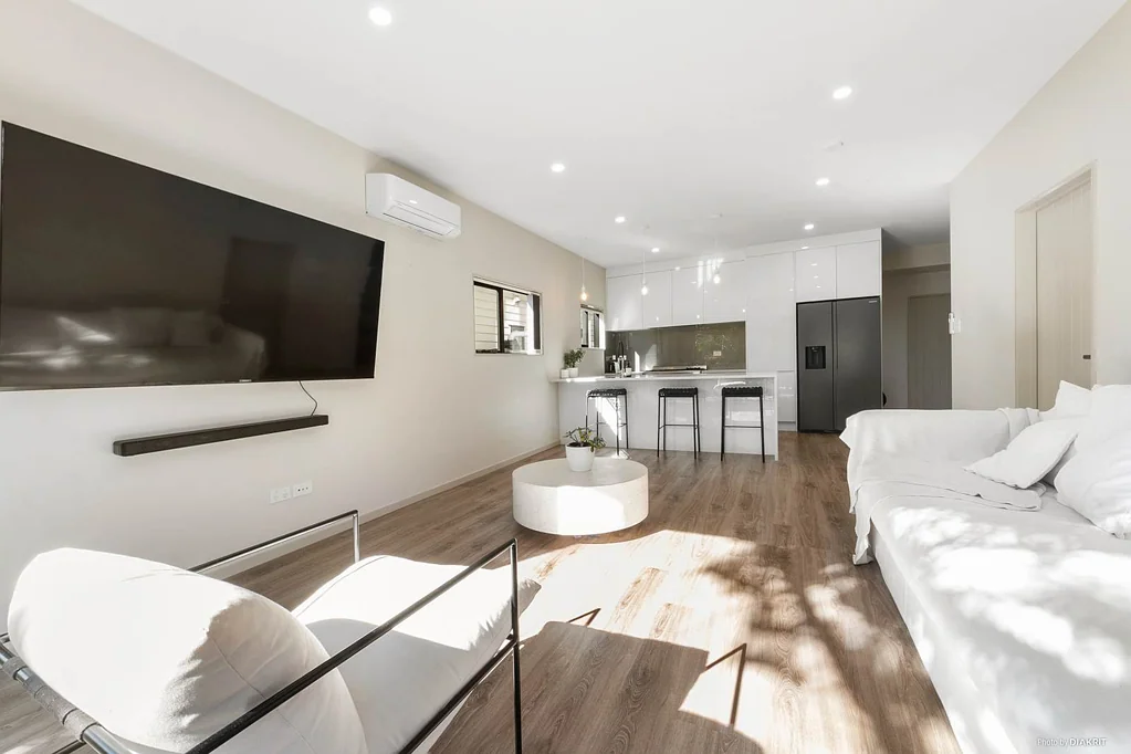 Te Atatu South 4chambre Newish family home on 396m2 site/179m2 floor area