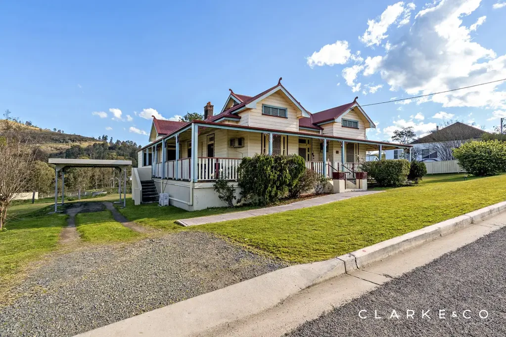 East Gresford 4房  CLASSIC COUNTRY LIVING ON A SPACIOUS PARCEL!