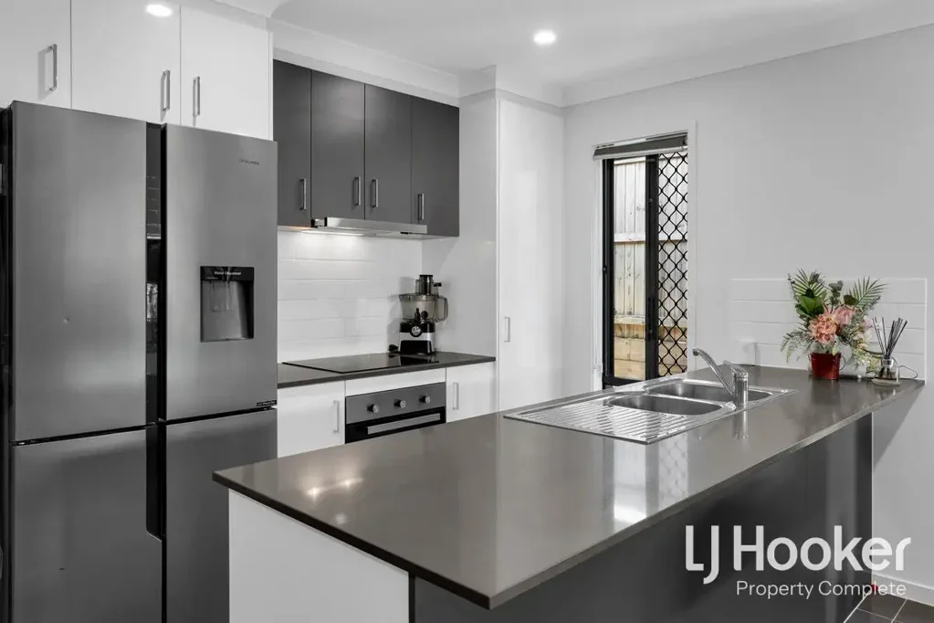 Yarrabilba 4ਬੈੱਡਰੂਮ Family-Friendly Living in the Heart of It All - This Home Won�t Last!