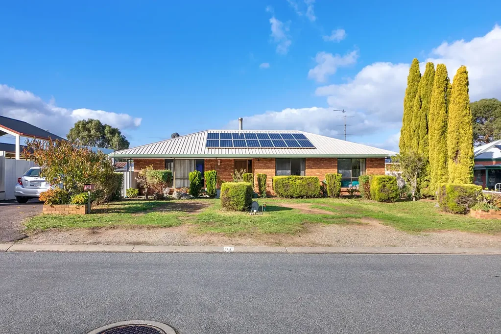 Port Lincoln 3Moenga Comfortable family home in Port Lincoln with shed, patio & solar...