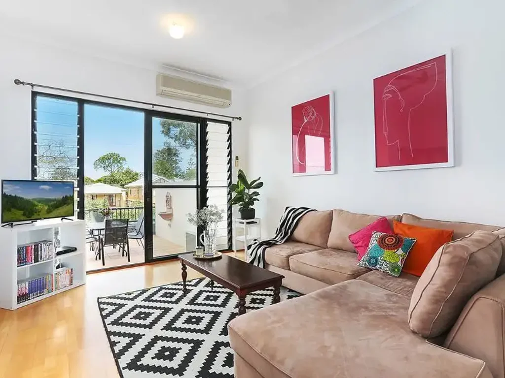 Bright, Breezy, North Facing Ironside Terrace Home
