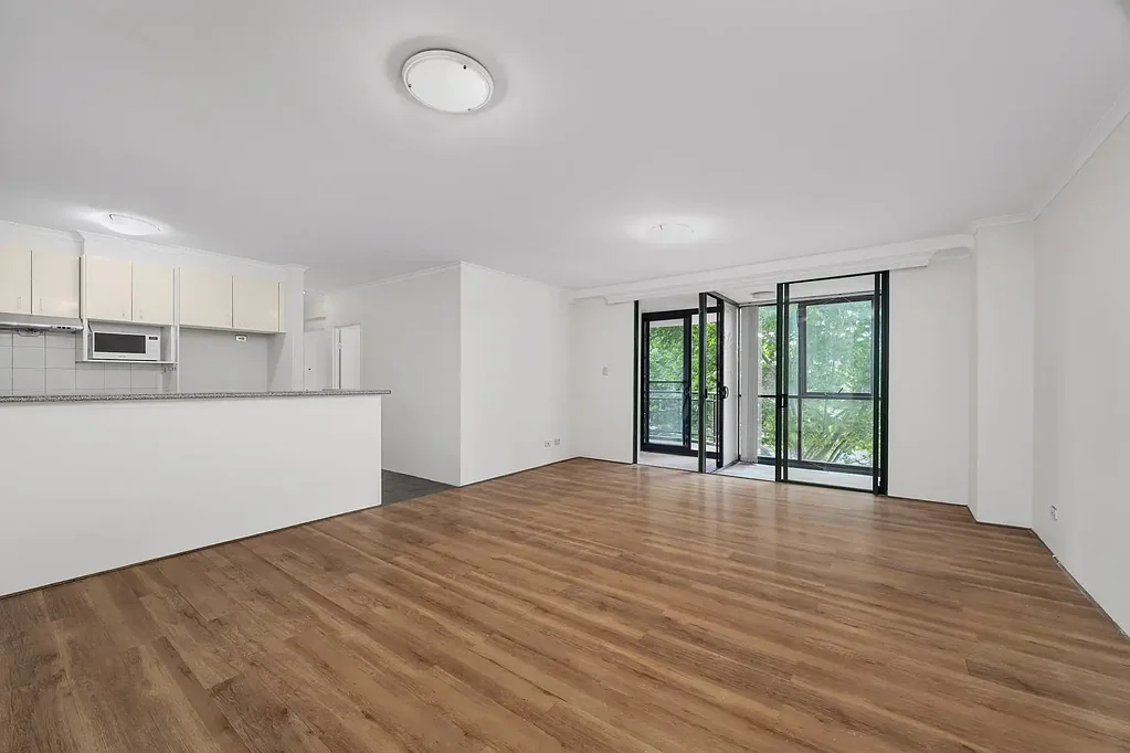Kingsford 3Habitaciones Oversized Three-Bedroom Apartment with Sunroom in Prime Kingsford Location