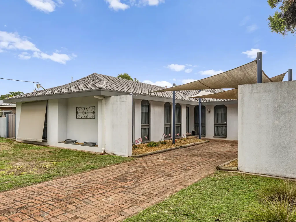 Spacious Four Bedroom Home with Modern Comforts in Prime Benalla Location