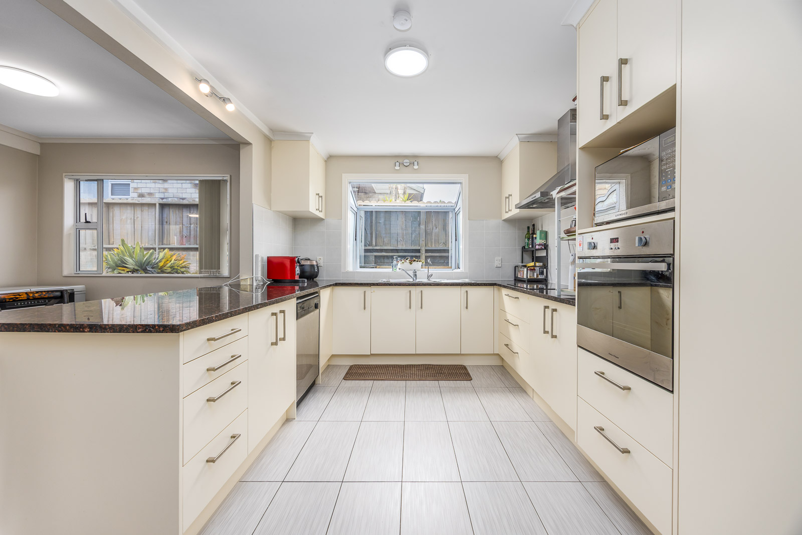 6 Oteha Valley Road, Northcross, photo 4