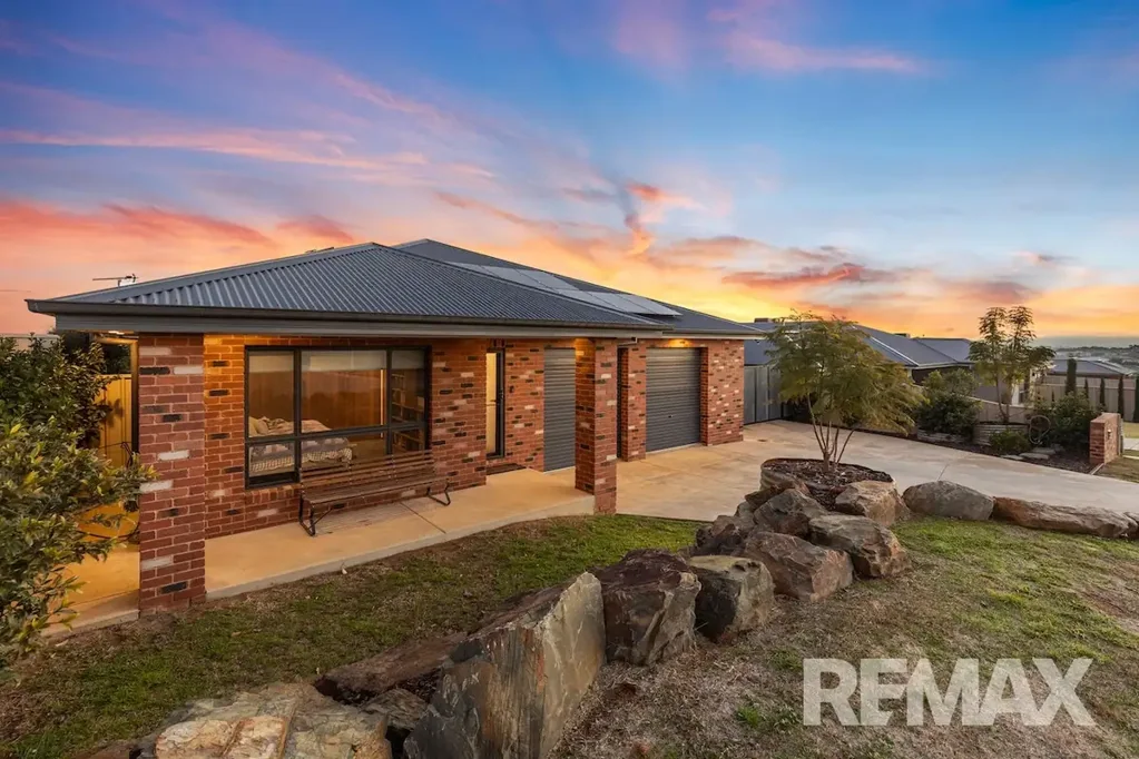 6 Coocook Place, Gobbagombalin, NSW 2650