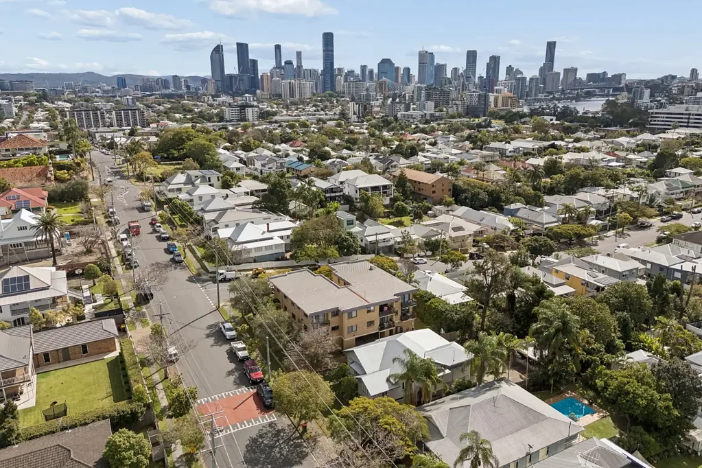 East Brisbane 1 Bedroom Elevated Outlooks in the Heart of East Brisbane